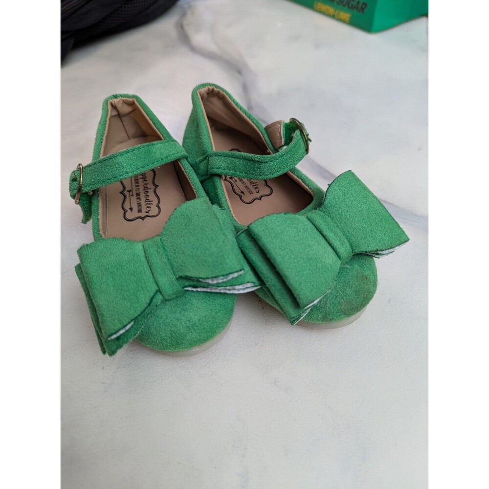 Pipperdoodles Green Faux Suede Big Bow Buckle Girls Size 8